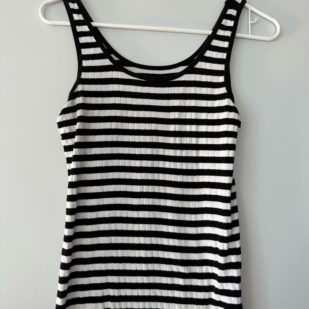 Black and White stripe ribbed tank top, fitted. Tami Women’s Med